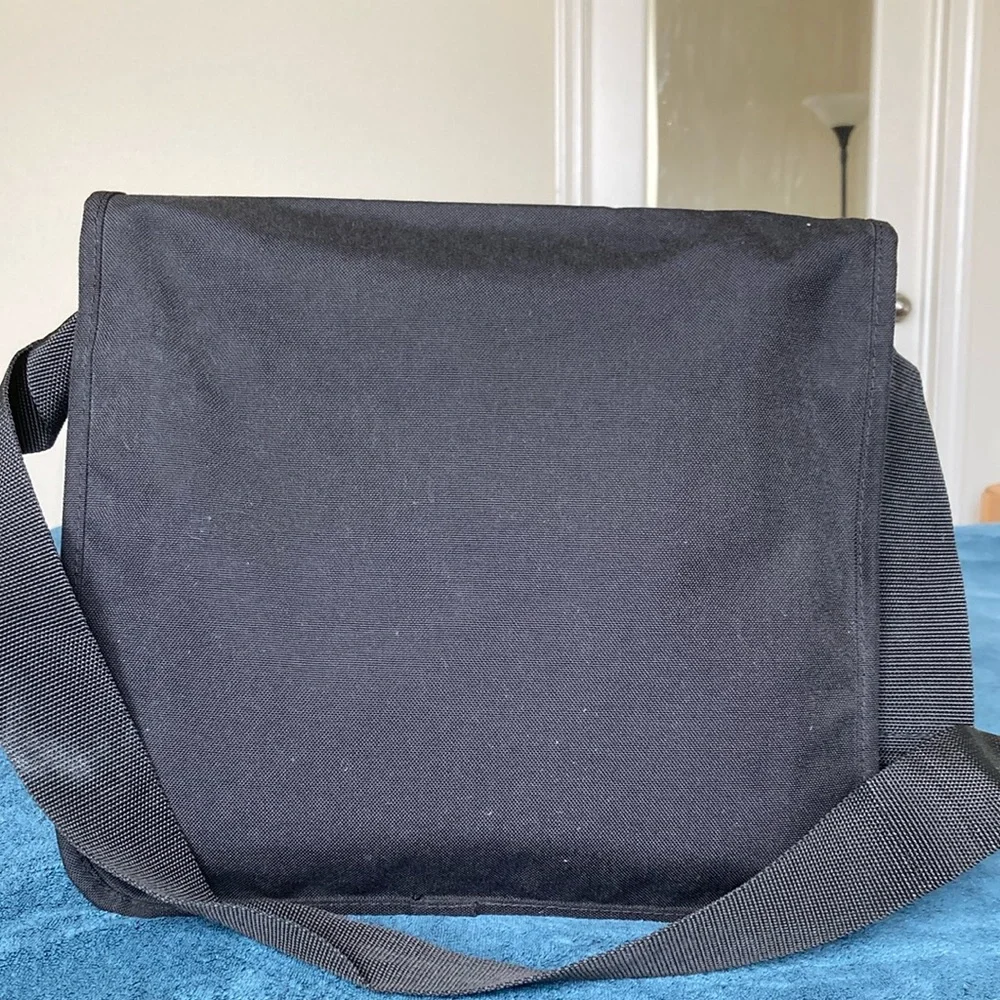 Manhattan Portage medium DJ Messenger Bag in black